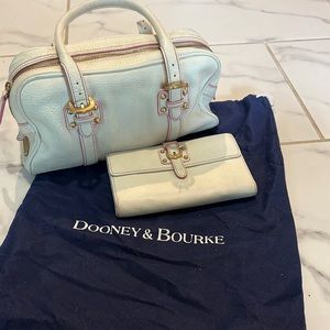 Dooney & Bourke shoulder bag and wallet set 💖